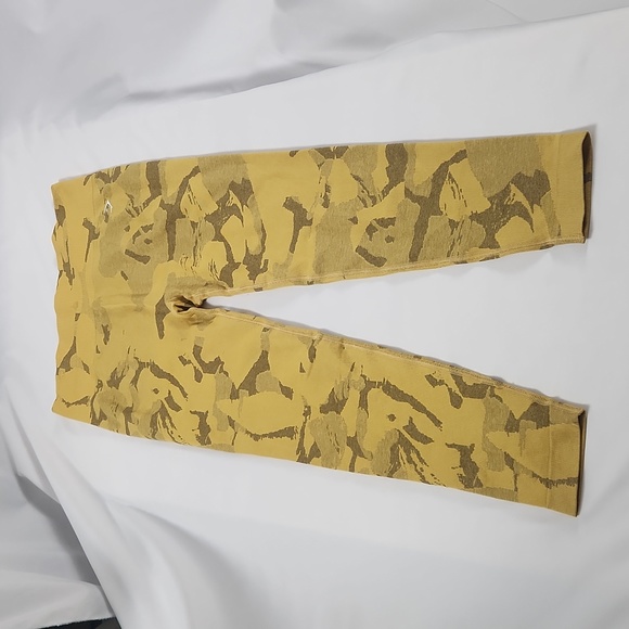 Gymshark Women's High waistline Leggings Multi Sizes Camo Yellow/Brown - Picture 1 of 9
